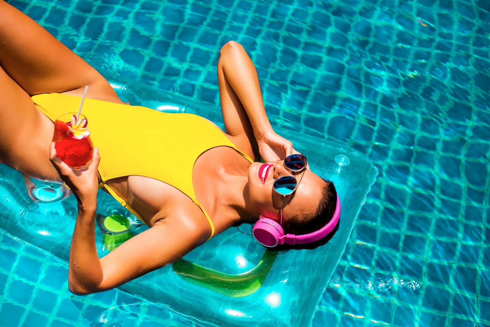 POSE PISCINE COQUE POLYESTER  PRÊTE A PLONGER A CESTAS