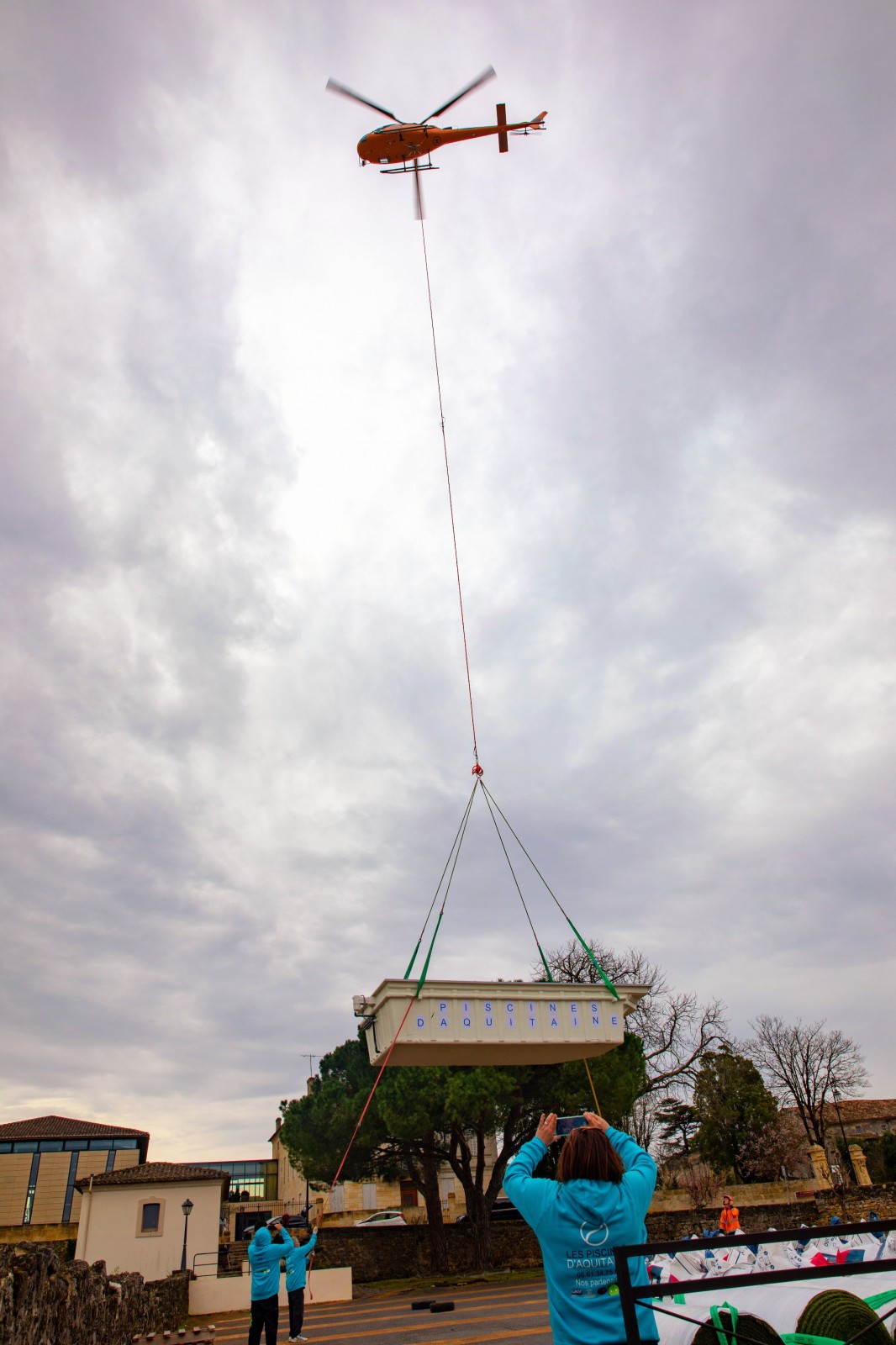 création d'une piscine coque avec escaliers et plage du coté de Léognan 